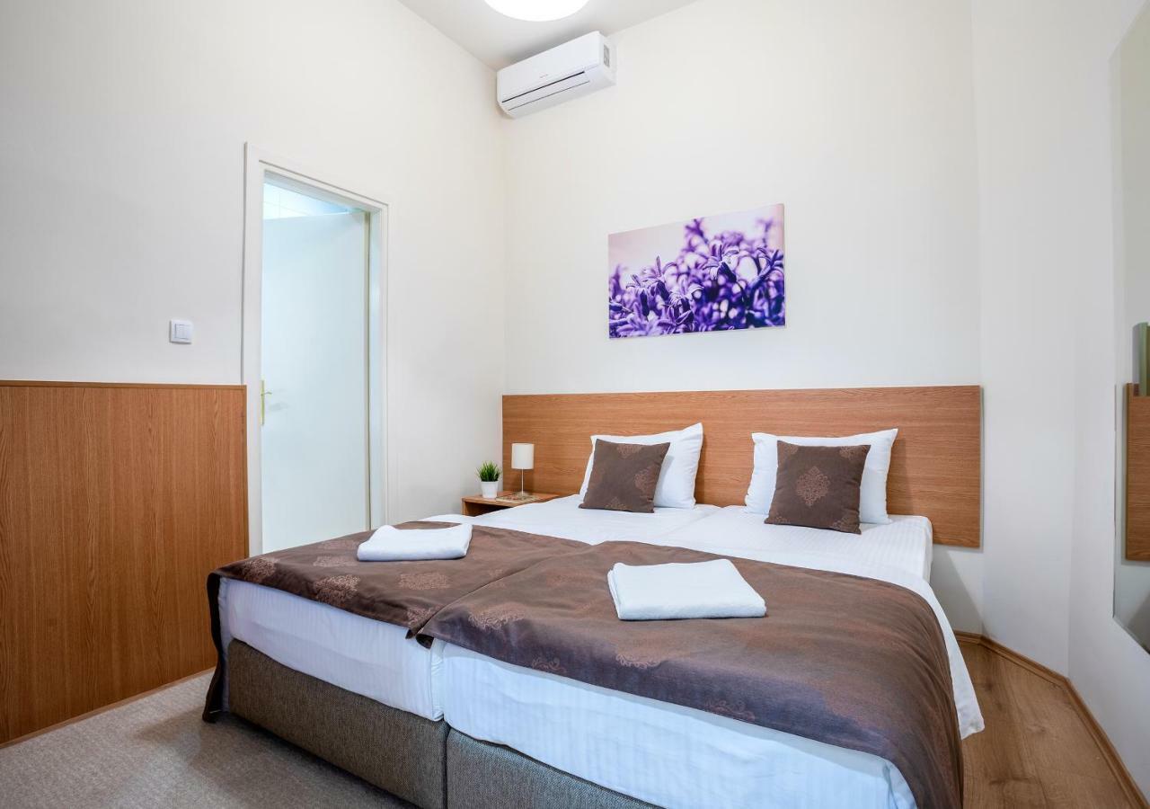 Booking En Suite Beograd Ngoại thất bức ảnh