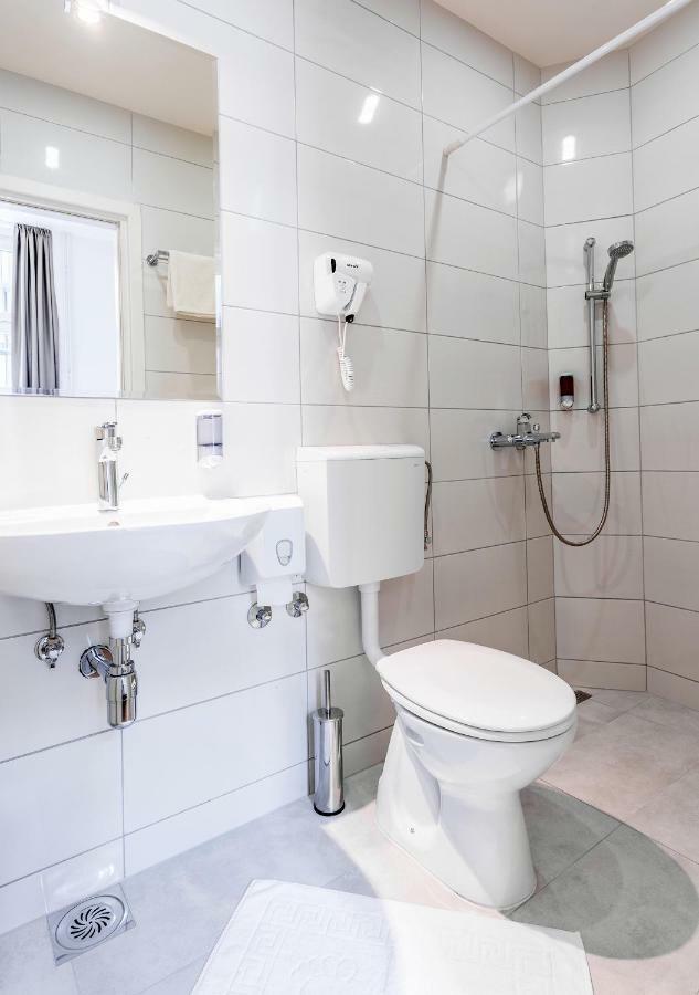 Booking En Suite Beograd Ngoại thất bức ảnh
