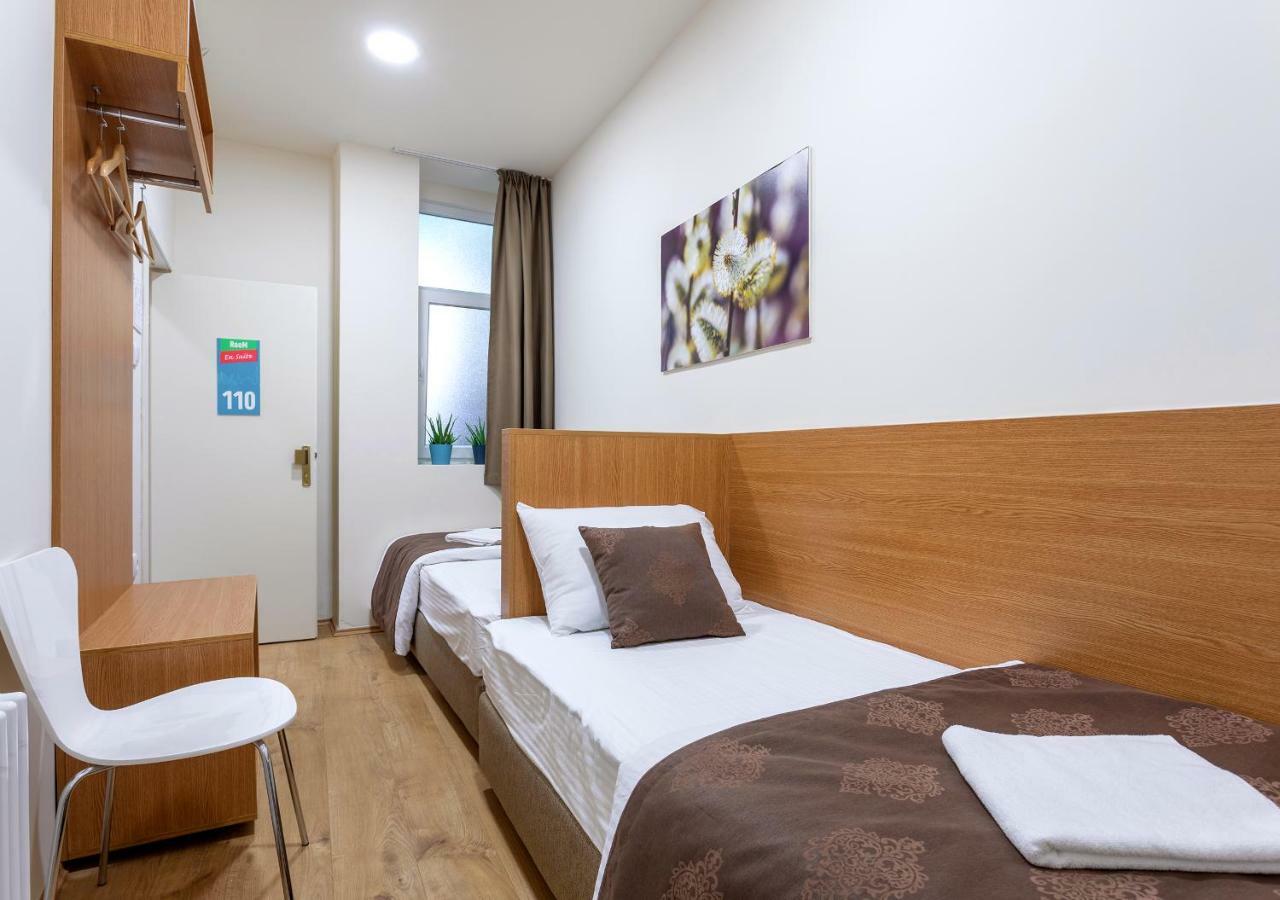 Booking En Suite Beograd Ngoại thất bức ảnh