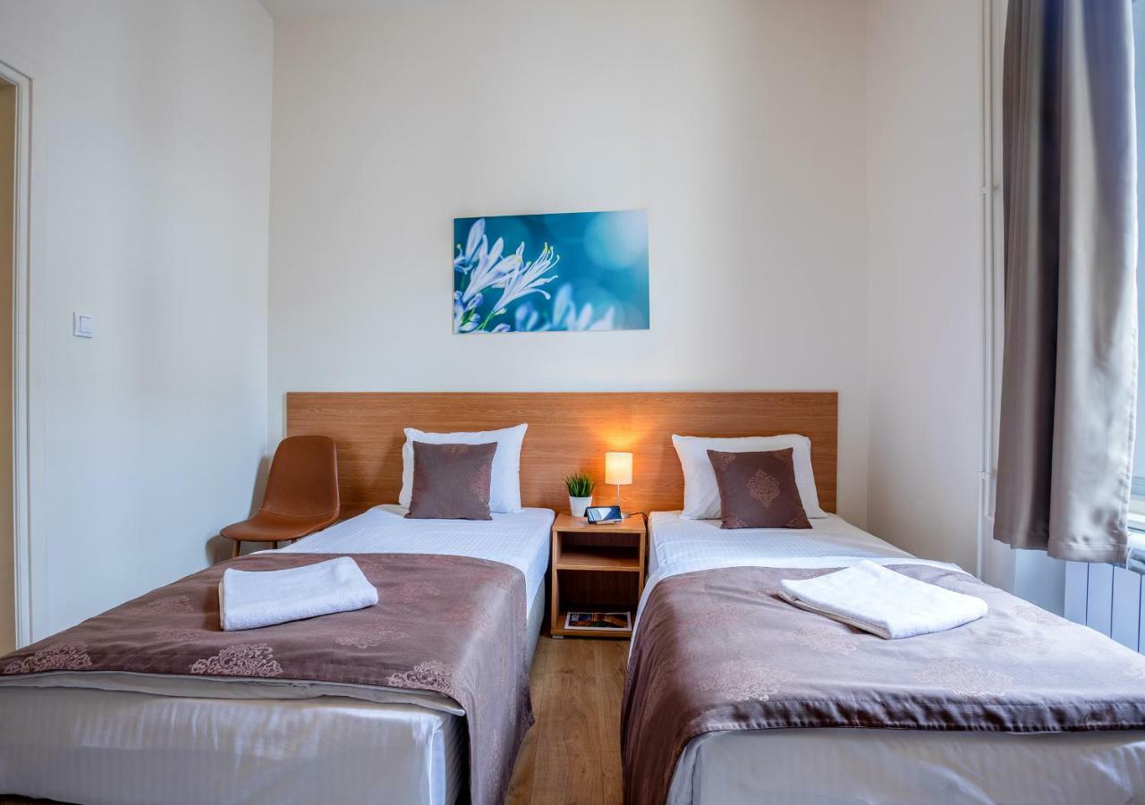 Booking En Suite Beograd Ngoại thất bức ảnh