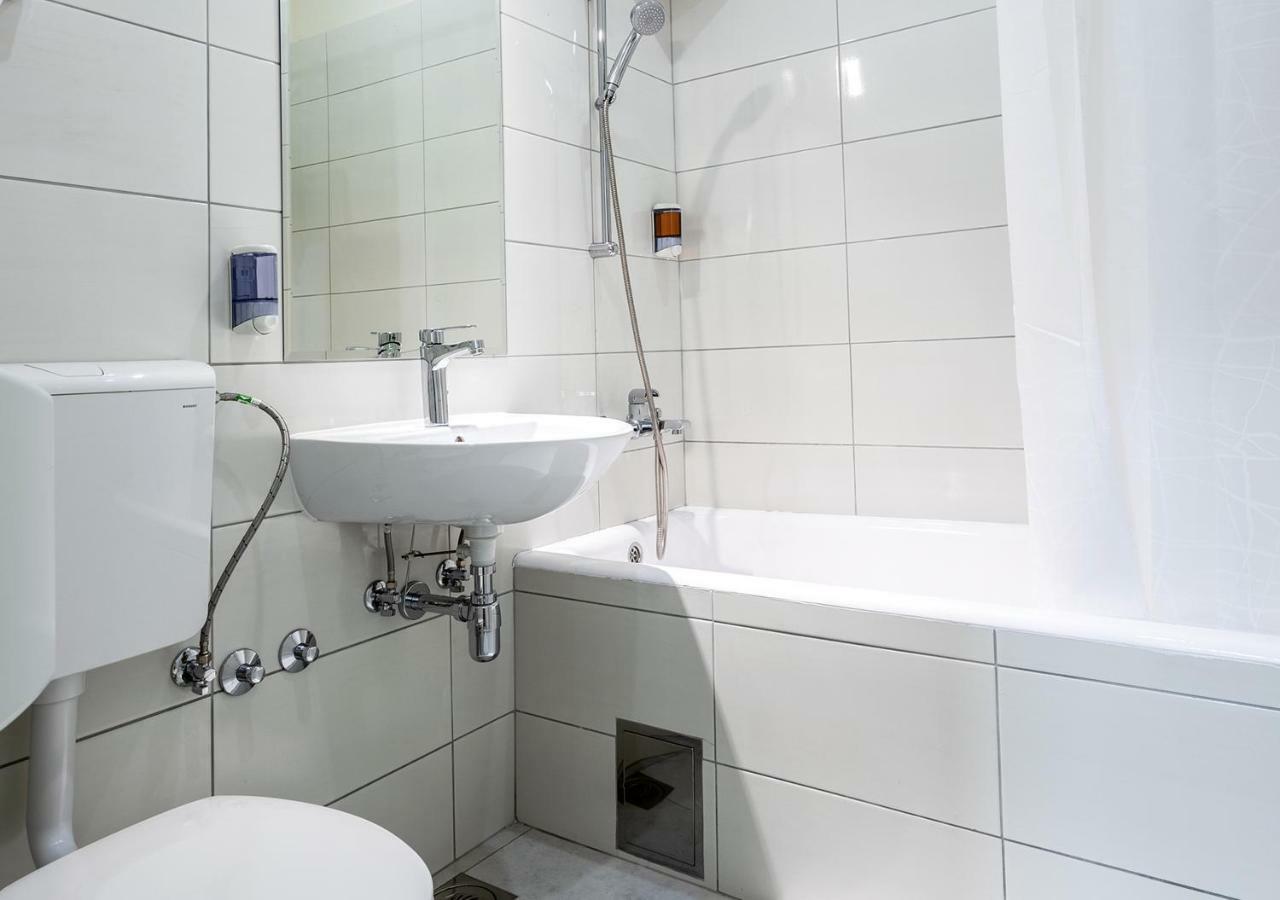 Booking En Suite Beograd Ngoại thất bức ảnh