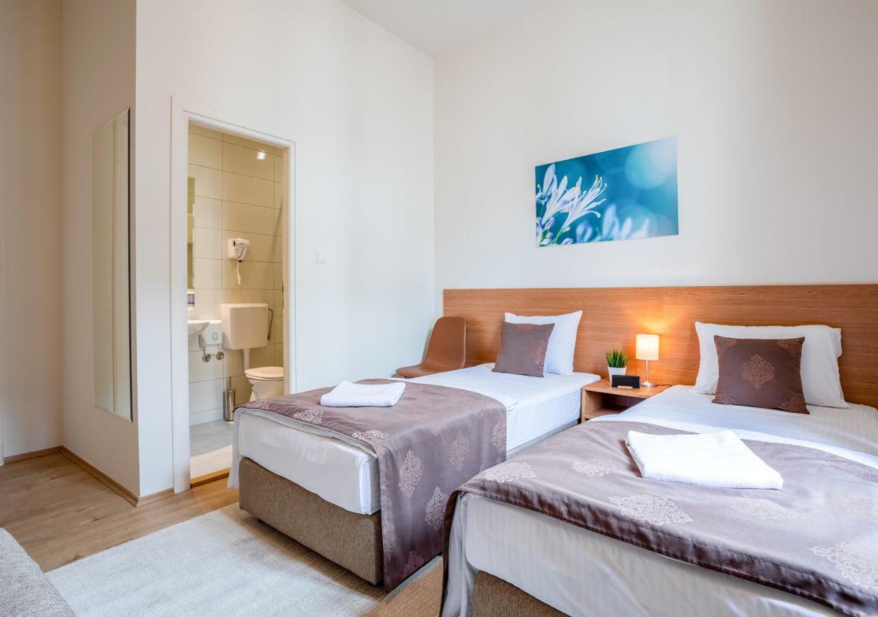 Booking En Suite Beograd Ngoại thất bức ảnh
