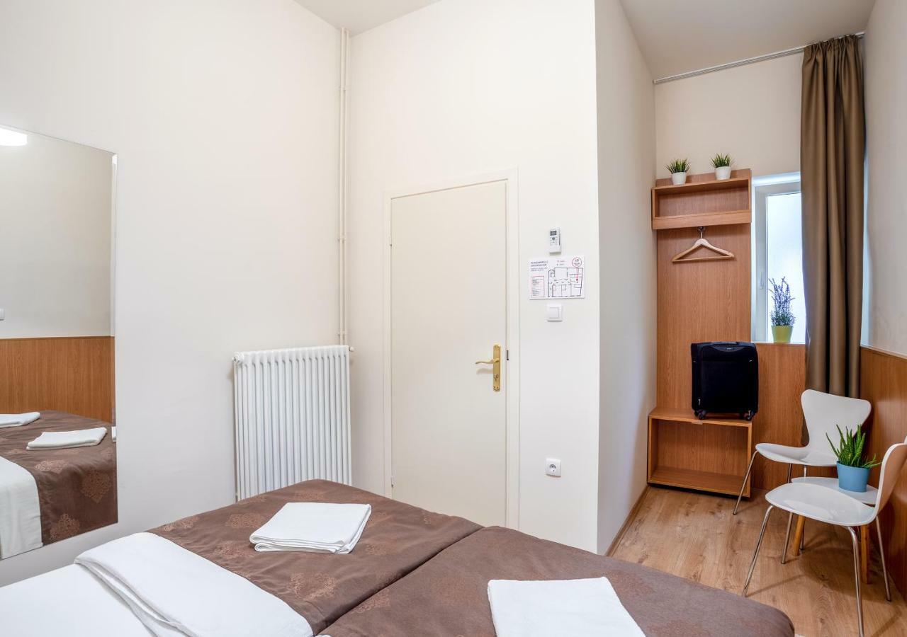 Booking En Suite Beograd Ngoại thất bức ảnh